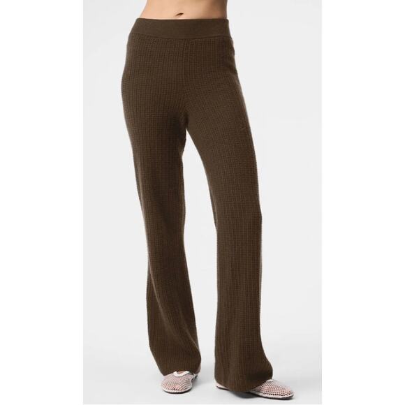 ALO SET Cashmere Plush Waffle Long Sleeve & High-Waist Plush Waffle Pant - Picture 12 of 16